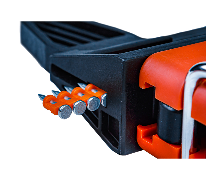 Вставка гвоздей в реечный нейлер