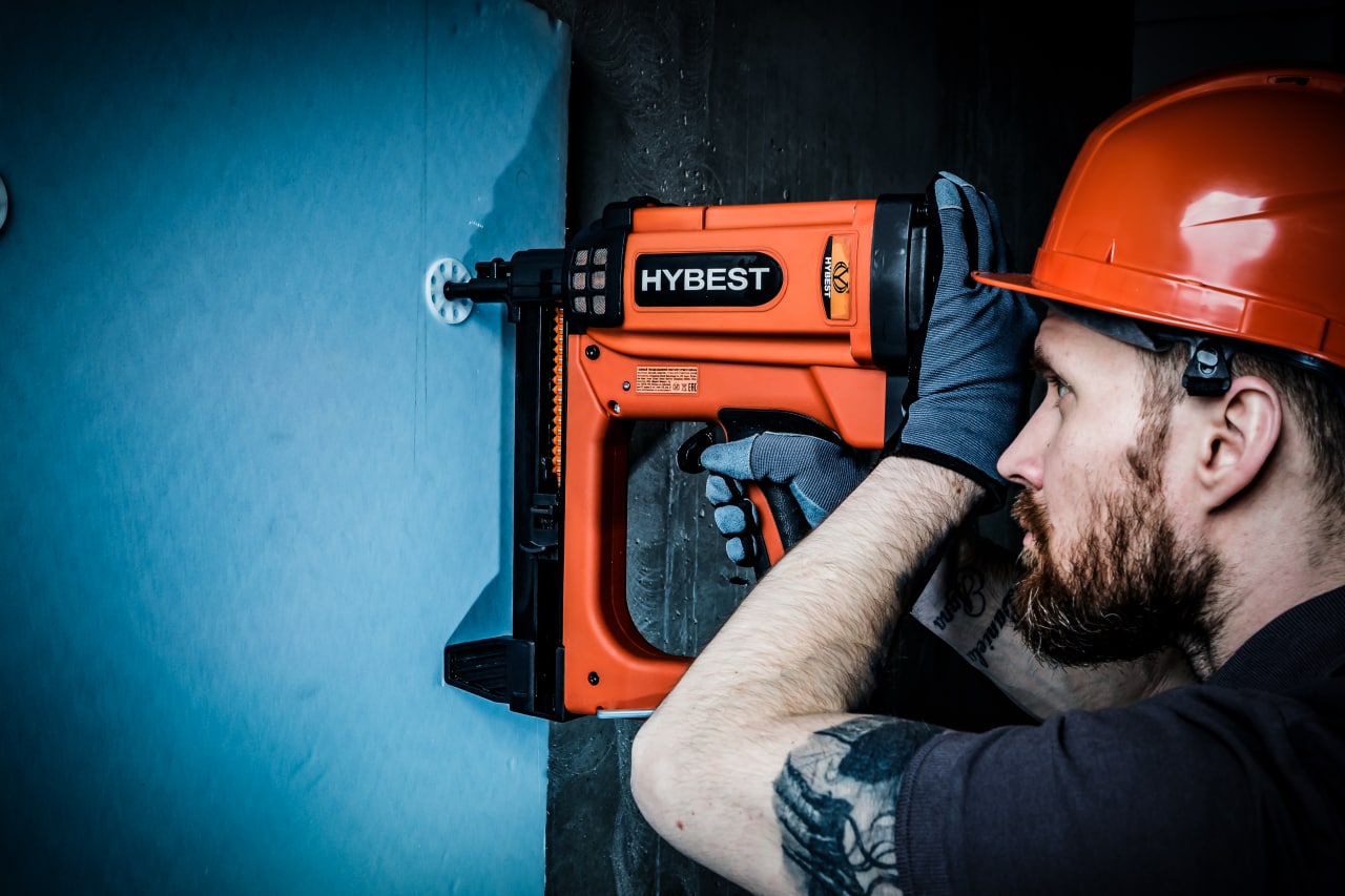 Монтажный пистолет для дома