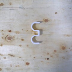 Крепеж-скоба для сантехнических труб для монтажных пистолетов (20 мм, белый, двухстороняя, 40 шт/уп)