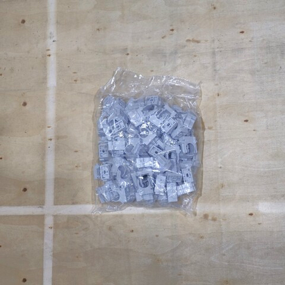 Крепеж-клипса для труб для монтажного пистолета серая в п/э д16 (100шт/уп) Промрукав